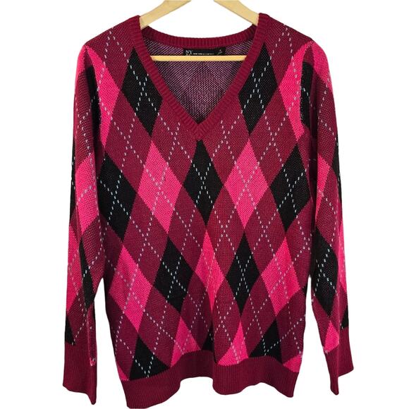 M New York & Company Essential V-Neck Sweater Magenta Pink Argyle Size M Preppy - Picture 1 of 8